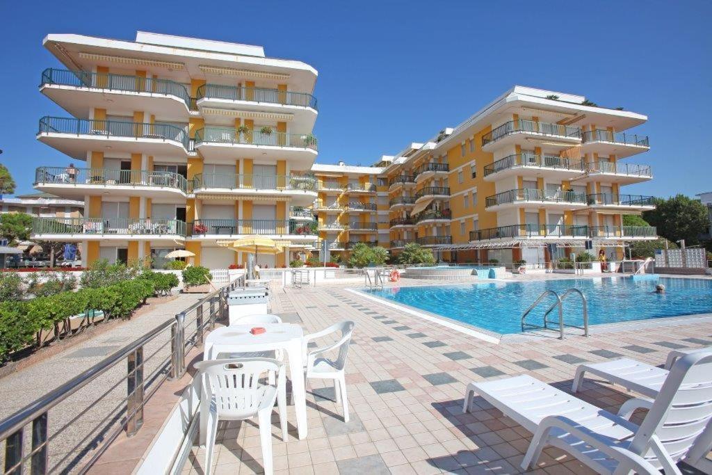 RESIDENCE PANFILO - WALTERIGATO Apartments SOLO PER FAMIGLIE Lido di Jesolo Exterior foto