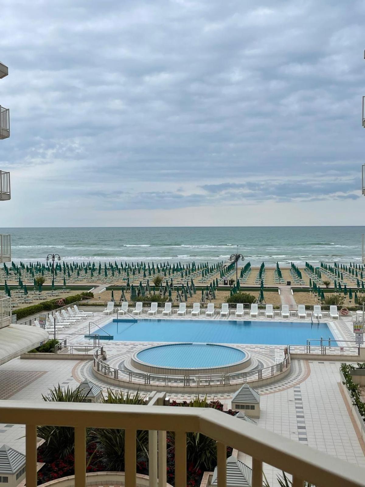 RESIDENCE PANFILO - WALTERIGATO Apartments SOLO PER FAMIGLIE Lido di Jesolo Exterior foto
