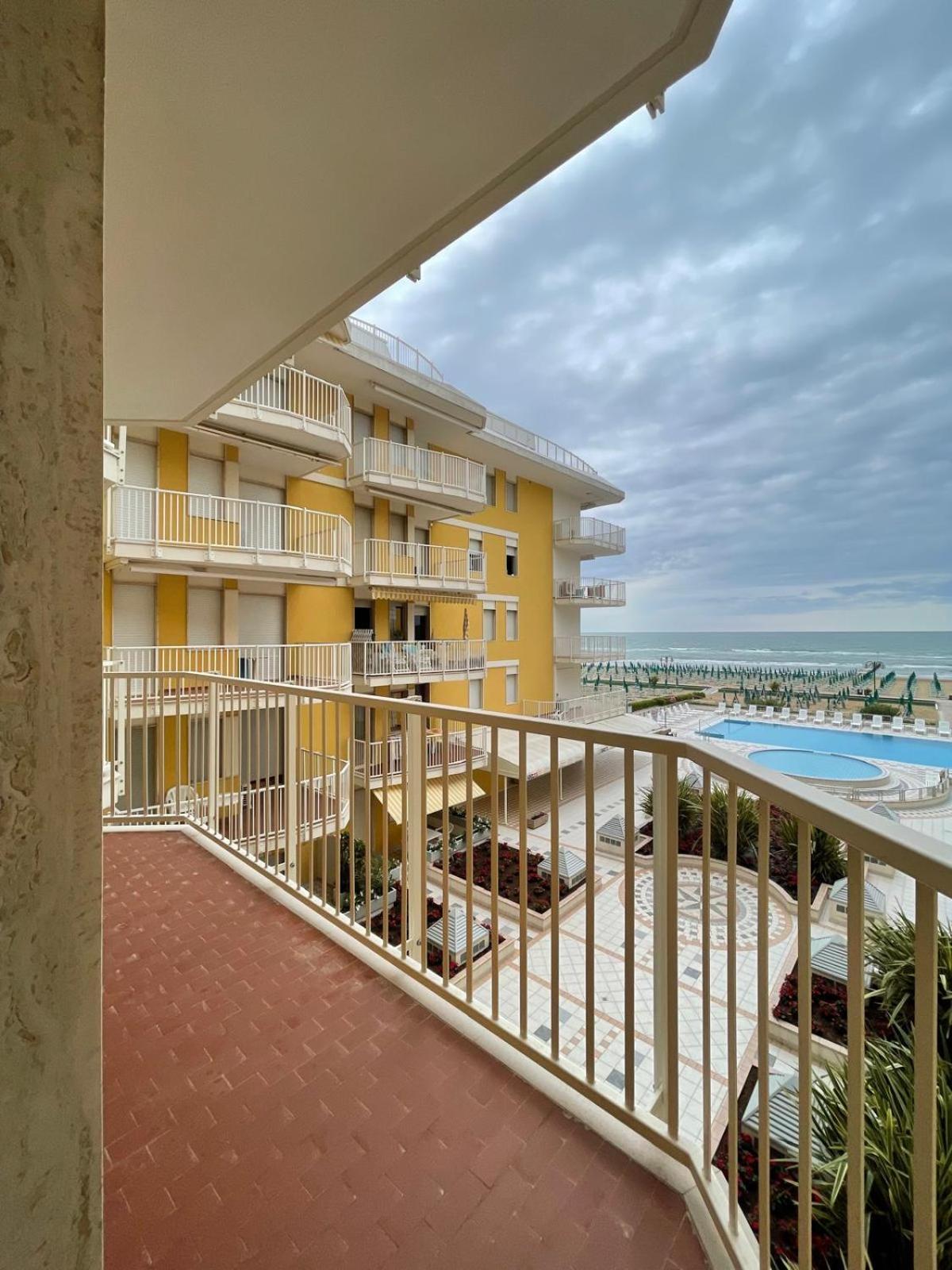 RESIDENCE PANFILO - WALTERIGATO Apartments SOLO PER FAMIGLIE Lido di Jesolo Exterior foto